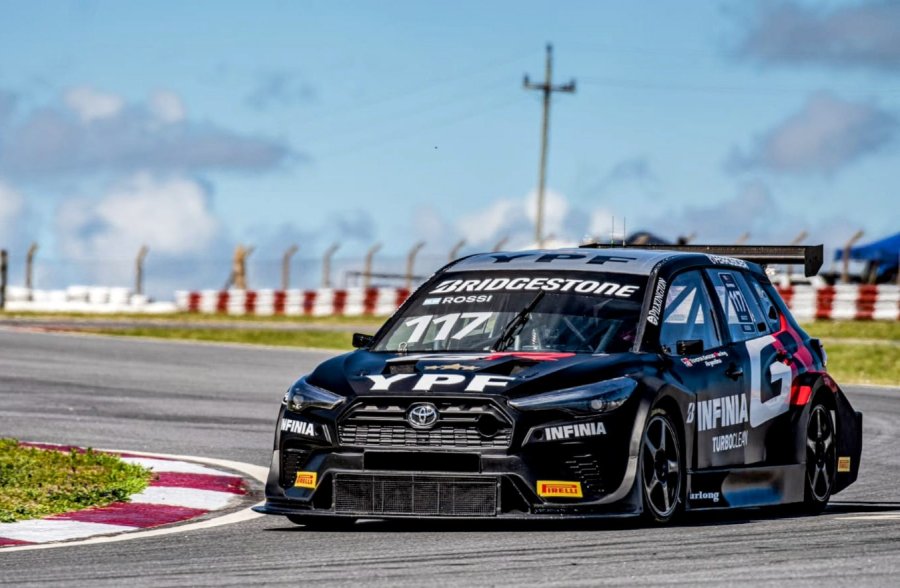 Matías Rossi es el líder del campeonato con el Toyota Corolla Cross GR-S.