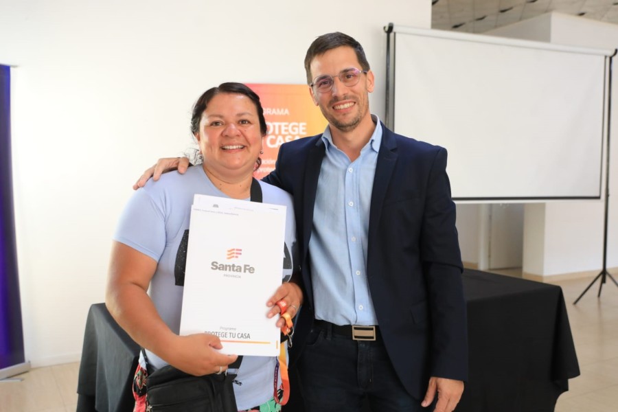 Se entregaron escrituras a un grupo de 60 familias rafaelinas en el marco del programa provincial "Protegé tu casa".