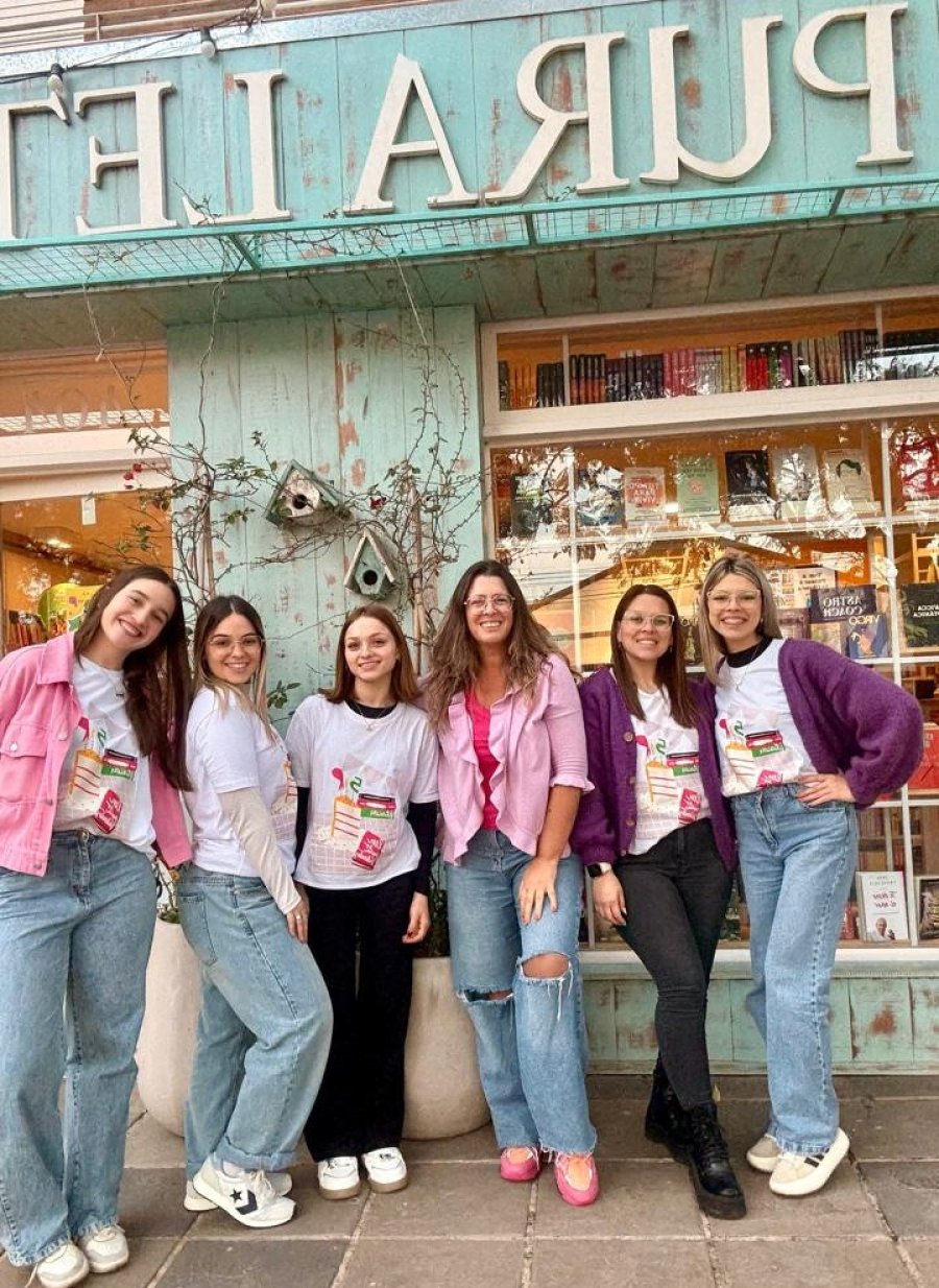 Marisol Escandell junto a todo el equipo de Pura Letra. (FOTO P.L.)