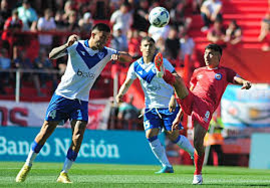 VÉLEZ Y ARGENTINOS SE MIDEN EN LINIERS