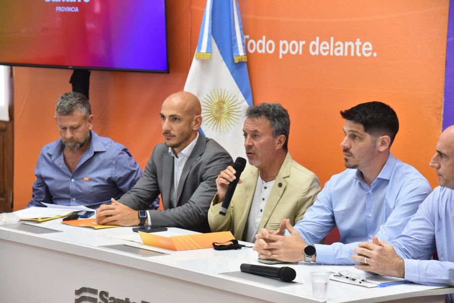 Los funcionarios durante la presentaci&oacute;n de los datos estad&iacute;sticos sobre siniestralidad vial en Santa Fe. (FOTO SCS)