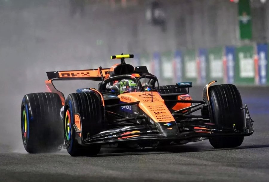 Lando Norris estableció la pole en un trazado complicado por la lluvia.