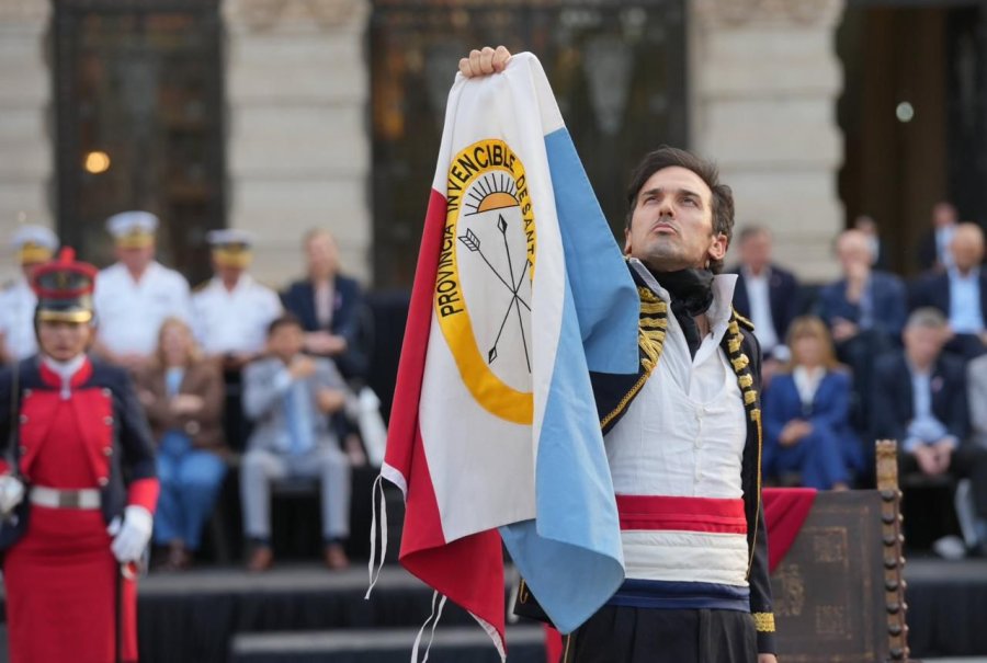 Santa Fe record&oacute; la emblem&aacute;tica figura del Brigadier L&oacute;pez con una especial puesta en escena.