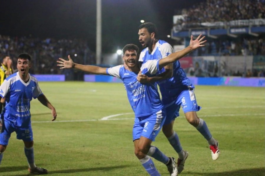 Estudiantes de Río Cuarto venció a Deportivo Madryn y sueña con el ascenso a Primera
