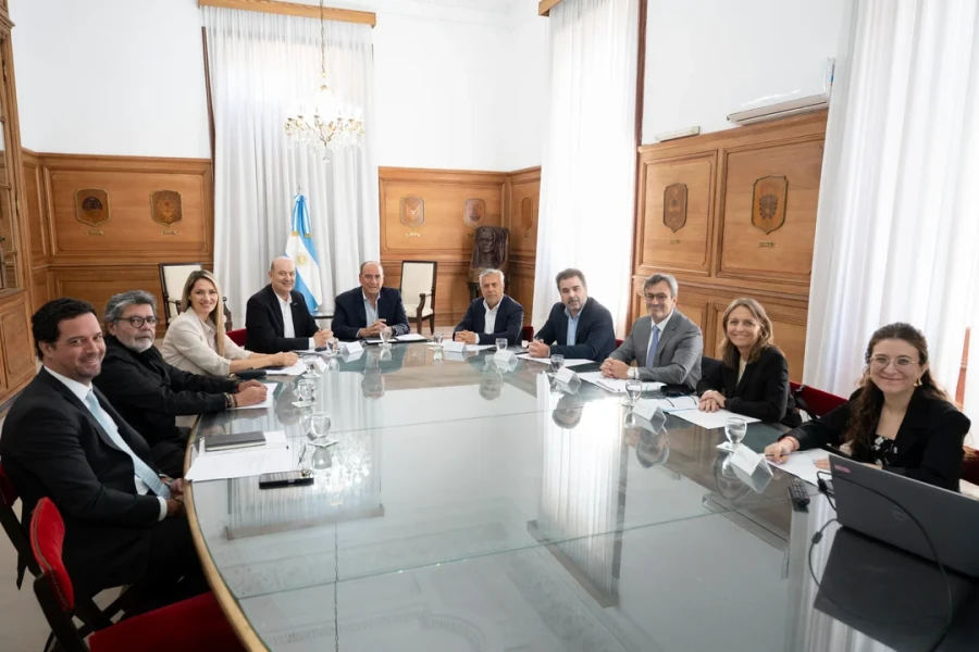 Guillermo Francos al frente del Consejo de Mayo.