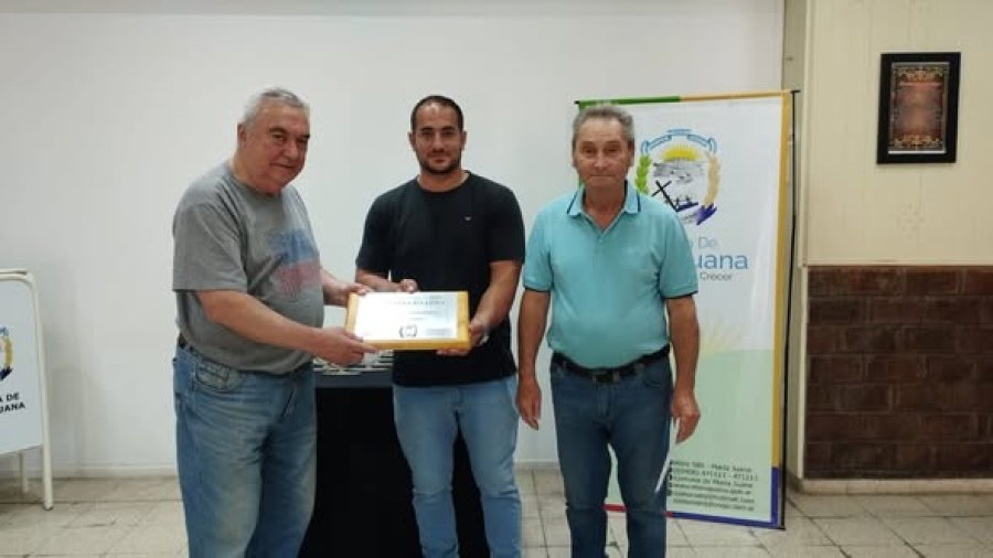 Guillermo Pievaroli,Alberto Ferrato y  Antonio Francone,durante el reciente encuentro.