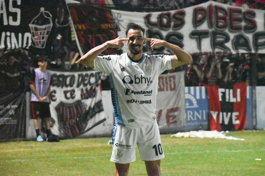 GRAN FIGURA. / Facundo Affranchino anotó los dos goles para la victoria de Atlético en Pergamino.