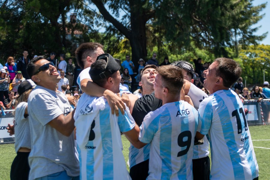 Celebración de la selección campeona.
