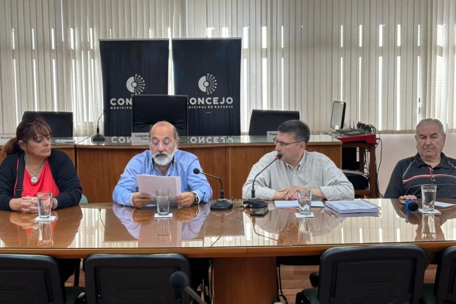 Rafael Barreiro, titular de la FEV, cuando fue al Concejo Municipal el pasado 21 de octubre para presentar la postura de las vecinales sobre el Presupuesto 2026.