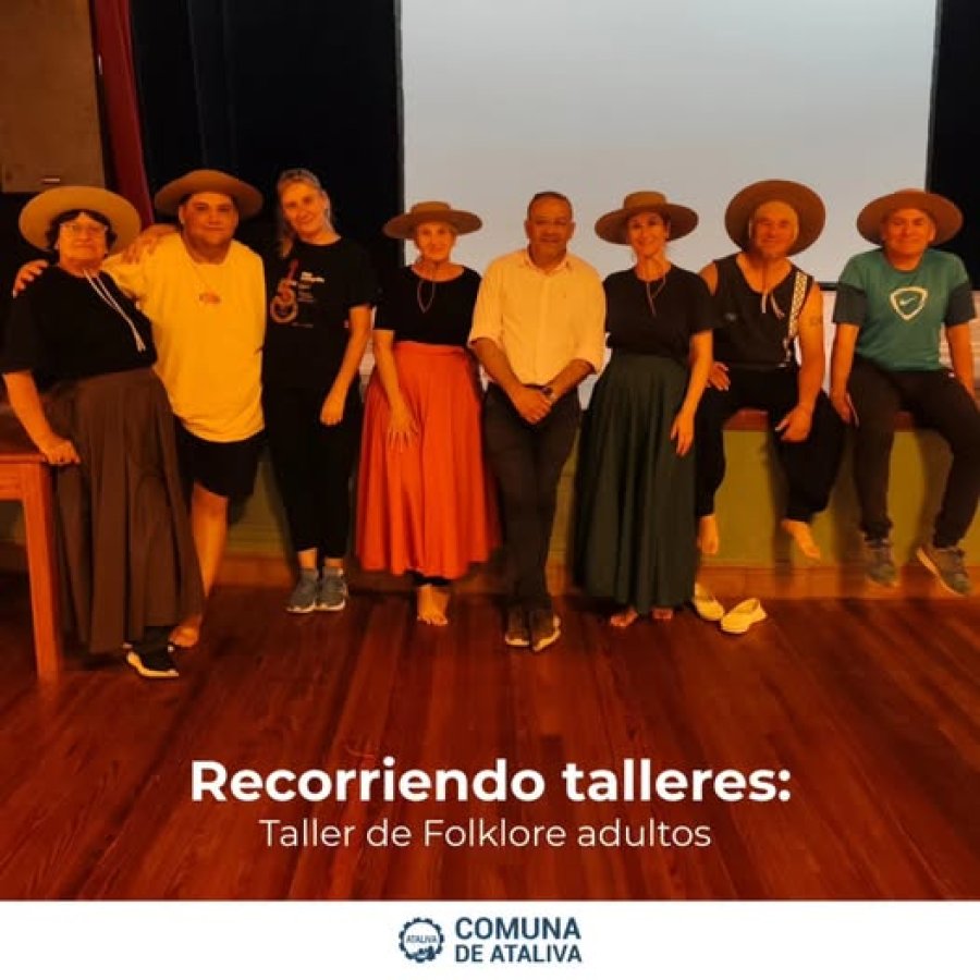 Alvarez junto a los tallerisatas.