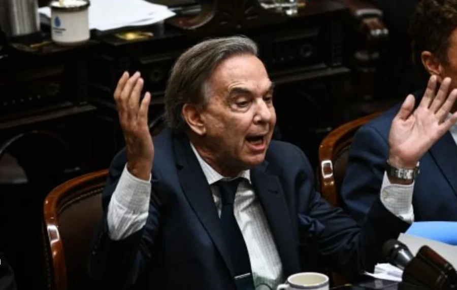 Miguel Pichetto en una pulseada con Gisela Scaglia por la presidencia del interbloque.