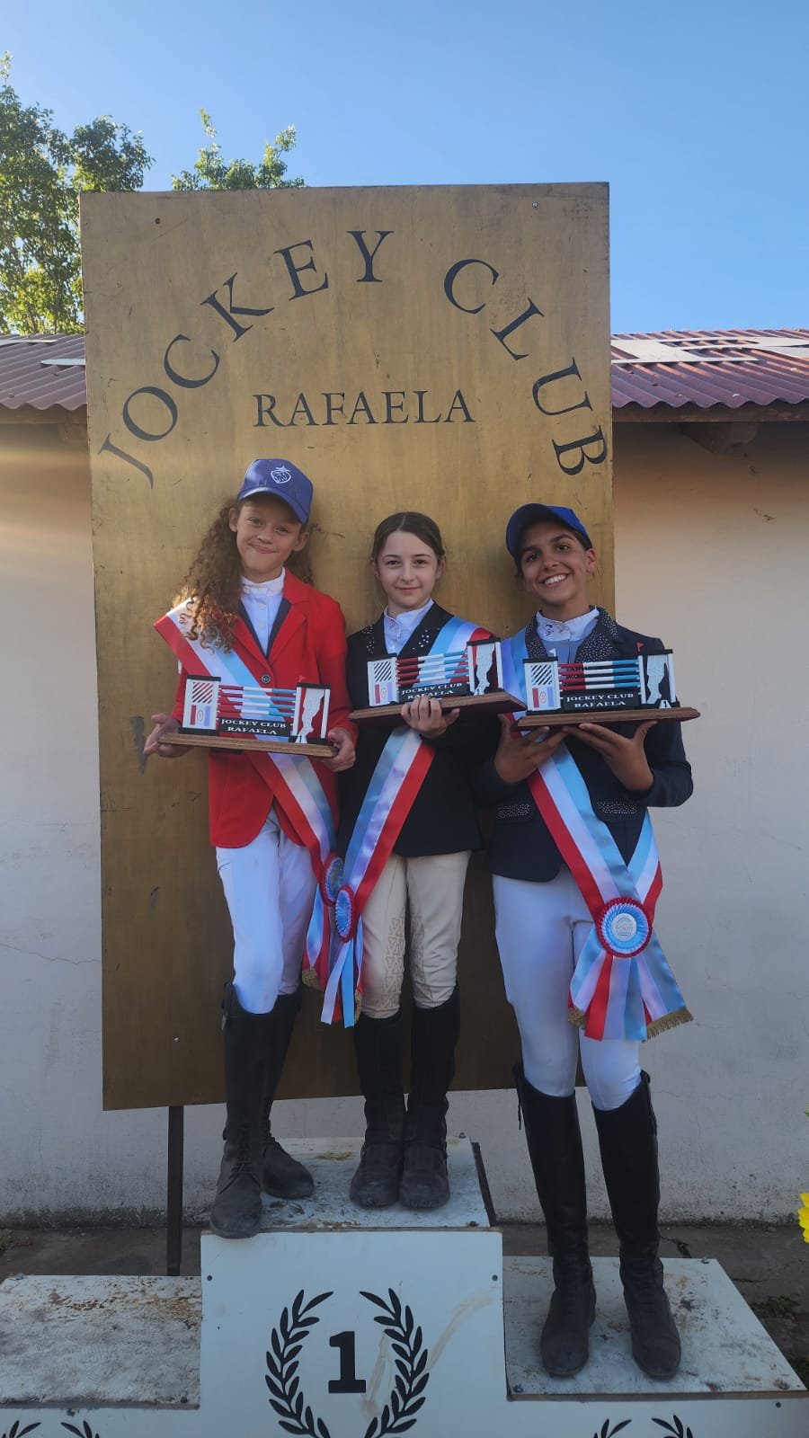 Las Campeonas provinciales María Pía Abatidaga, Lourdes Pronotti y Guillermina Fessai.