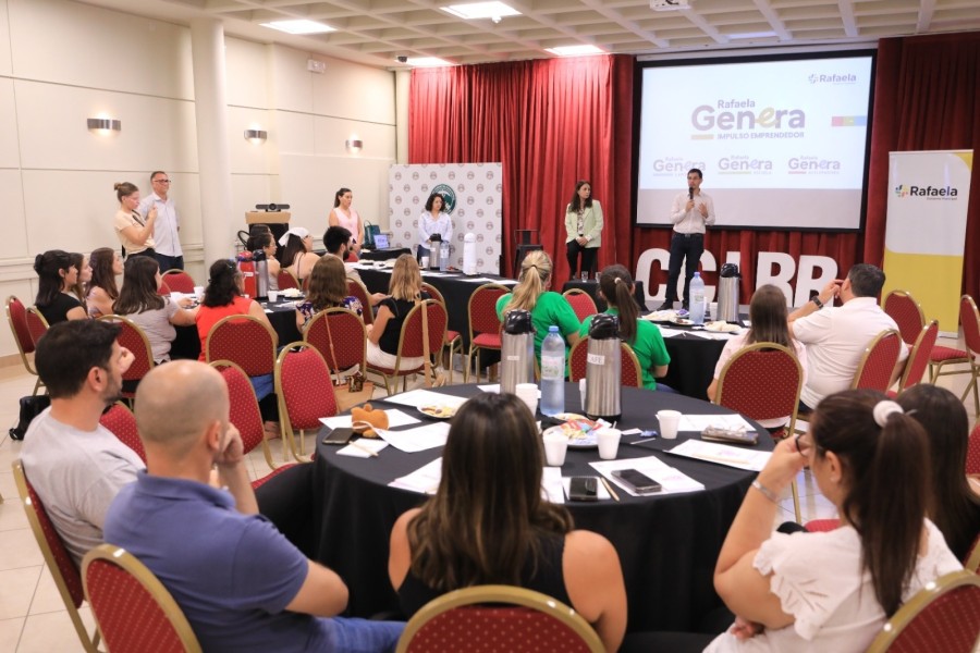La instancia de capacitación estuvo destinada a mejorar las habilidades de comunicación y potenciar las ventas de los emprendimientos.