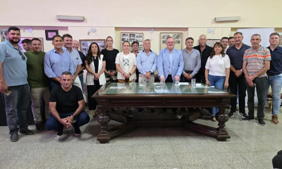 Las autoridades que participaron de la apertura de sobres.