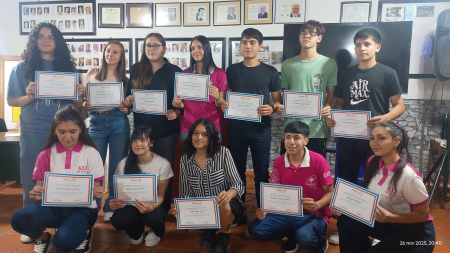 BECADOS EGRESADOS. El grupo becado que en el ciclo lectivo 2025 concluyó el ciclo secundario.