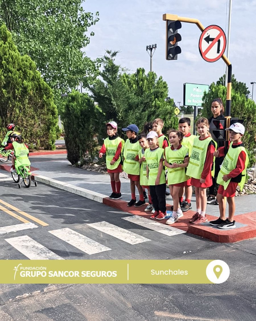 SEGURIDAD VIAL. Un grupo de escolares visitando el parque.
