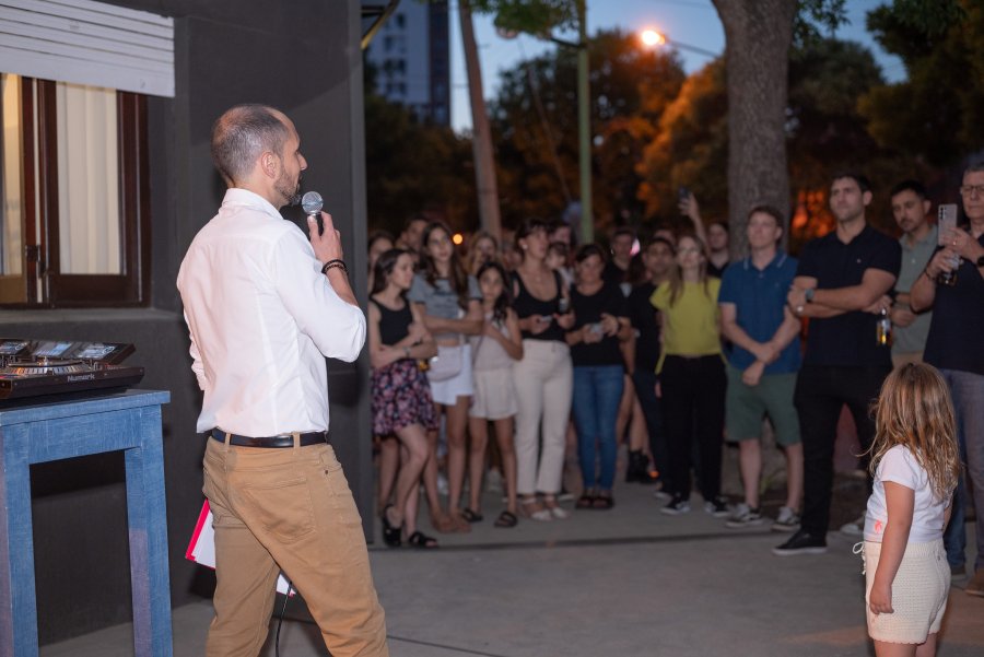 INAUGURACIÓN. Amigos, familiares, clientes y representantes de compañías de seguros en el acto de apertura.