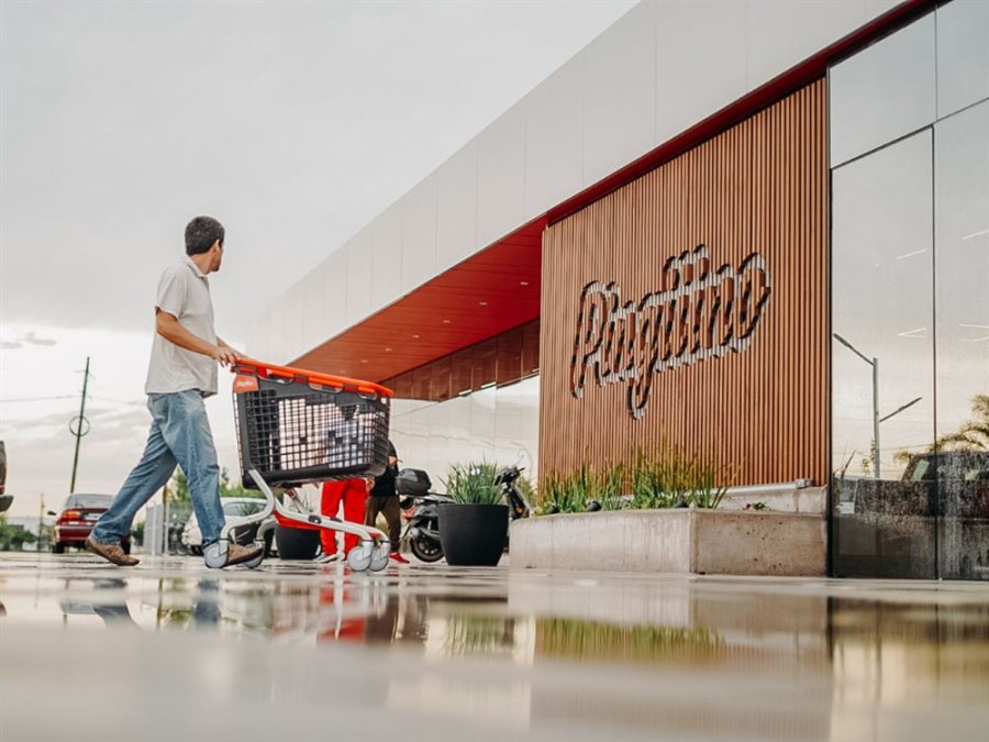 SAN FRANCISCO. La segunda sucursal de Supermercados Pingüino está ubicada en la esquina de Bv. Roque Sáenz Peña y Panamá.