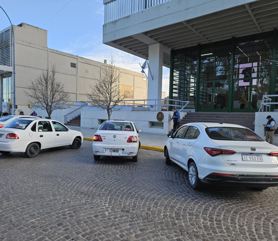 EN RAFAELA. Los remiseros y las agencias de remises están en pie de guerra, con reclamos al Municipio para equiparar condiciones con las plataformas de viajes.