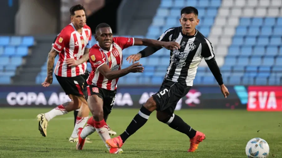 EN SANTIAGO. El Pincha visita a Central Córdoba.