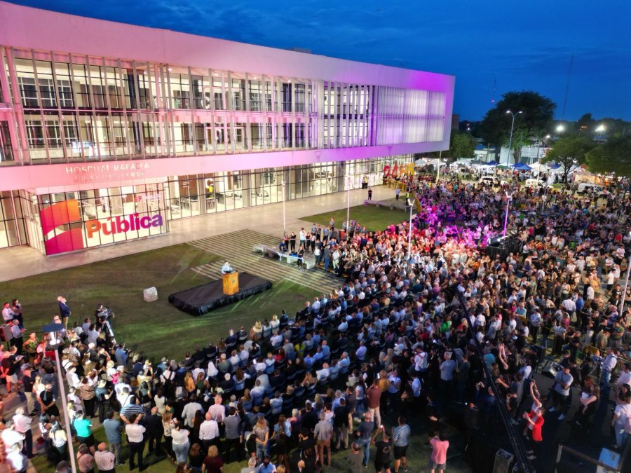 Una gran marco de p&uacute;blico se hizo presente en el acto oficial que se desarroll&oacute; en el sector norte de nuestra ciudad. (FOTO SCS)