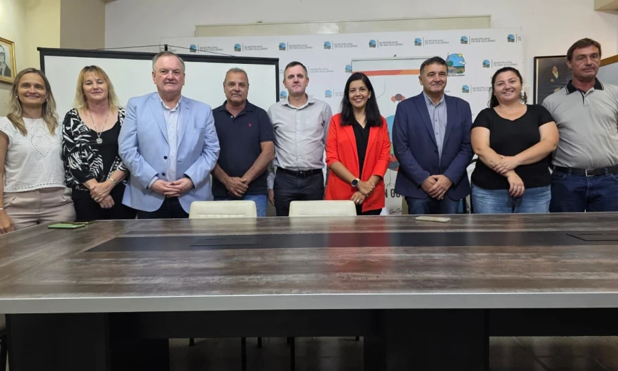 Las autorideades durante el acto en San Guillermo.