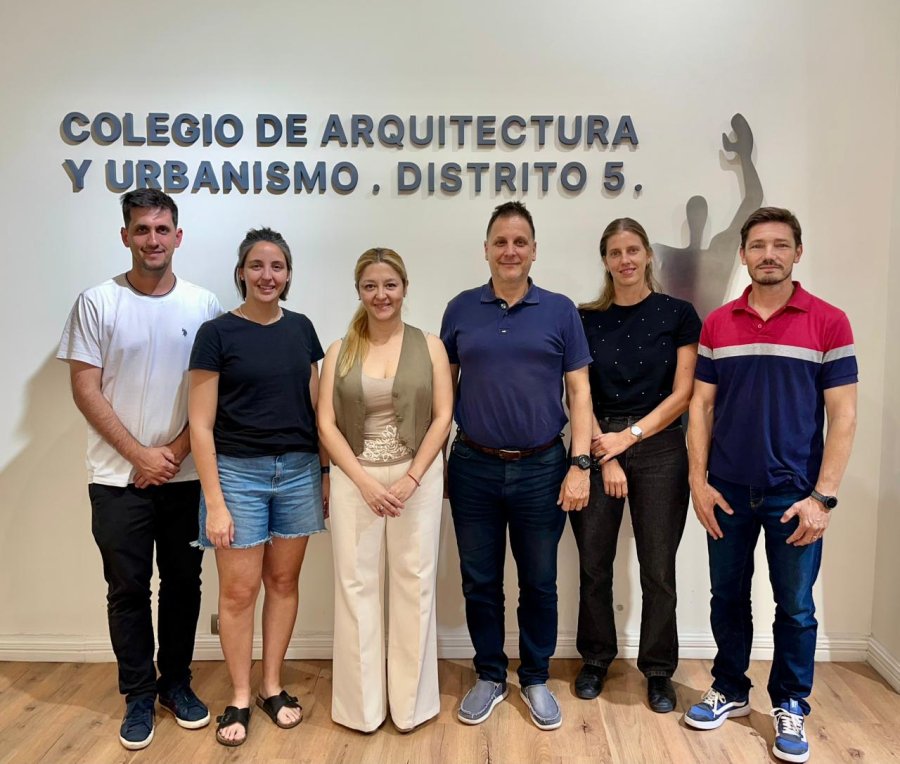 La concejal y arquitecta Carla Boidi al visitar el Colegio de Arquitectos con sede en Rafaela.