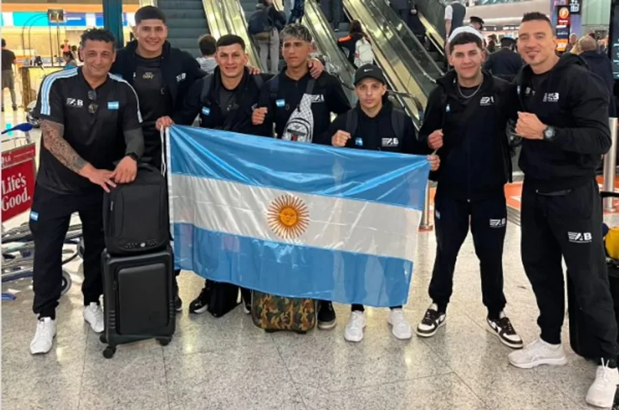 El equipo argentino de boxeo antes de partir rumbo a Dubai.