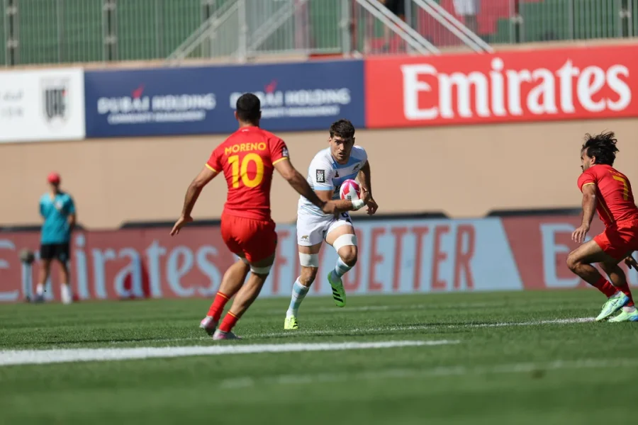 Santiago Álvarez lucha ante los españoles.