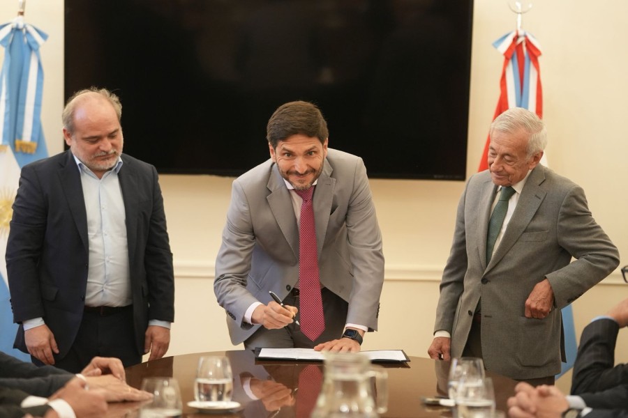 El gobernador Maximiliano Pullaro firmó un convenio de cooperación con la Corte Suprema de Justicia santafesina y la Superintendencia de Riesgos de Trabajo de la Nación.