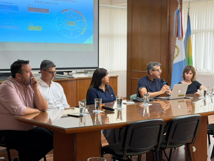 Directivos de CAEPAM explicaron la situaci&oacute;n de la entidad ante los concejales. (FOTO PRENSA CONCEJO)
