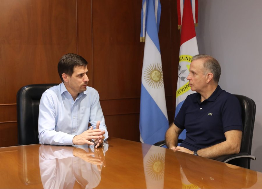 El intendente, Leonardo Viotti, recibió a Fernando Muriel en su despacho del 5° piso del edificio municipal.