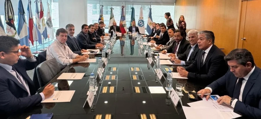 Pese al diálogo con el gobierno, Milei le siguió recortando fondos a los gobernadores.