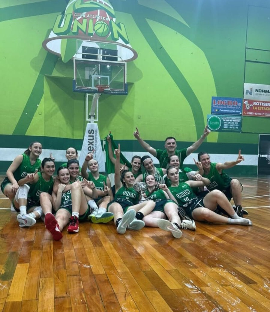 FESTEJO. Las jugadoras del Bicho Verde.