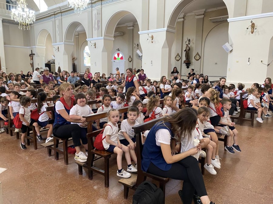 La comunidad del Jardín en el templo parroquial.