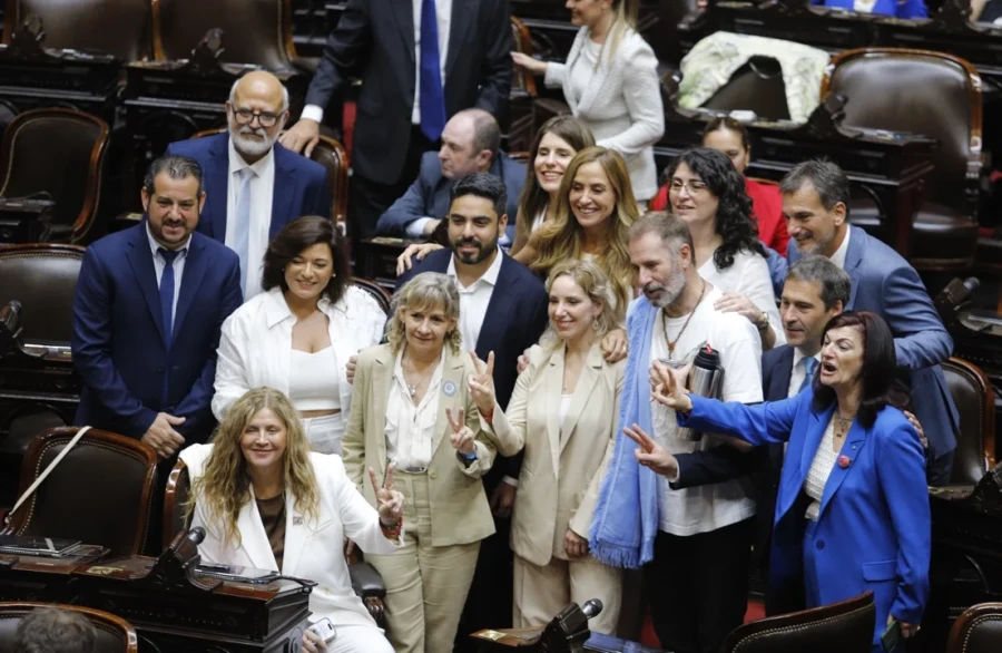 Diputados del peronismo en el recinto.