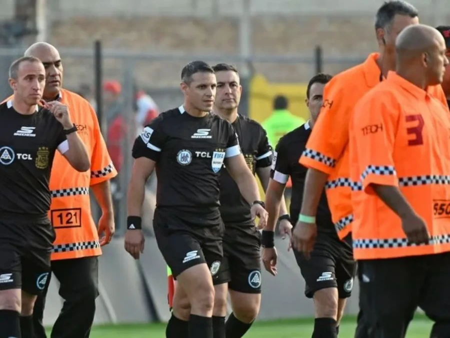 DISPUTAS. Las conducciones gremiales de los árbitros entraron en escena.