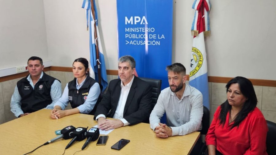 Gianni, Carrizo, Vottero, Galfrascoli y Cainelli durante la conferencia de prensa en la Fiscal&iacute;a Regional de Rafaela, este mi&eacute;rcoles por la mañana. (FOTO SCS)
