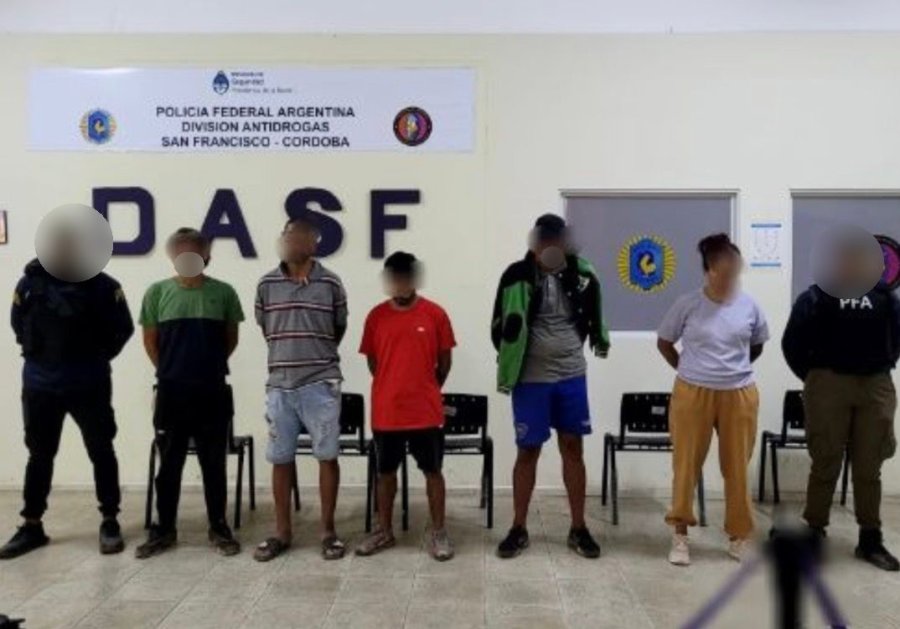 Cuatro hombres y una mujer fueron detenidos durante los allanamientos realizados por Policía Federal en Frontera y Josefina.