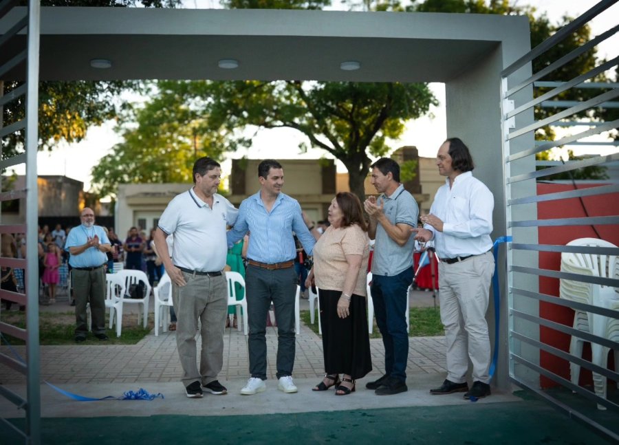 CORTE DE CINTAS. Diego Colombo, Mauro Gilabert, Liliana Risso, Eduardo Ocampo y Diego Lezcano en la tradicional ceremonia.