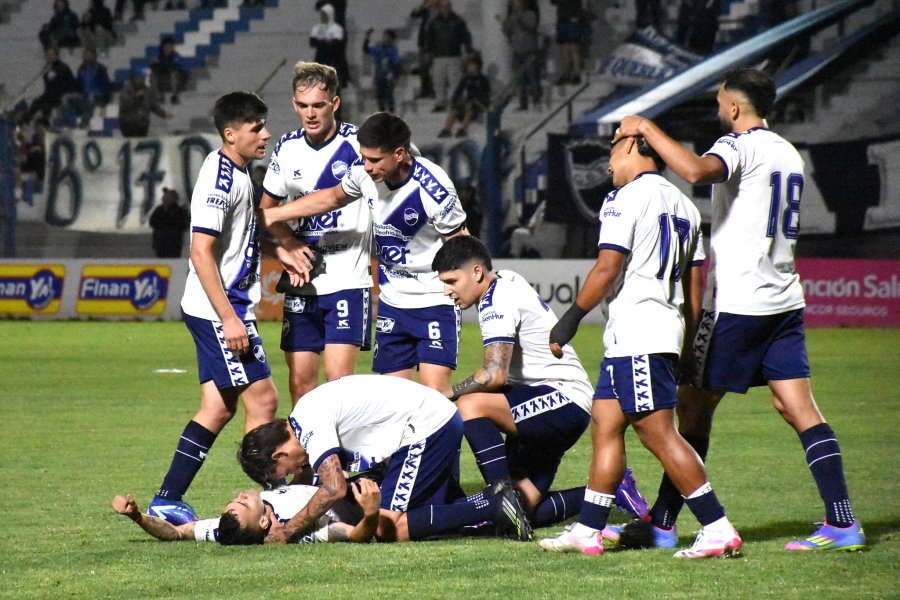SOLIDO. El Lobo fue dominador en su grupo de la primera fase.