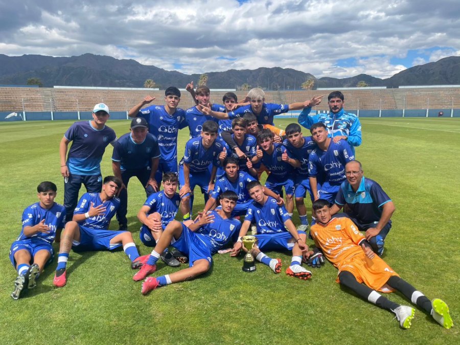 POR EL MEJOR CIERRE. Los chicos de la Crema van por el festejo en Villa María.