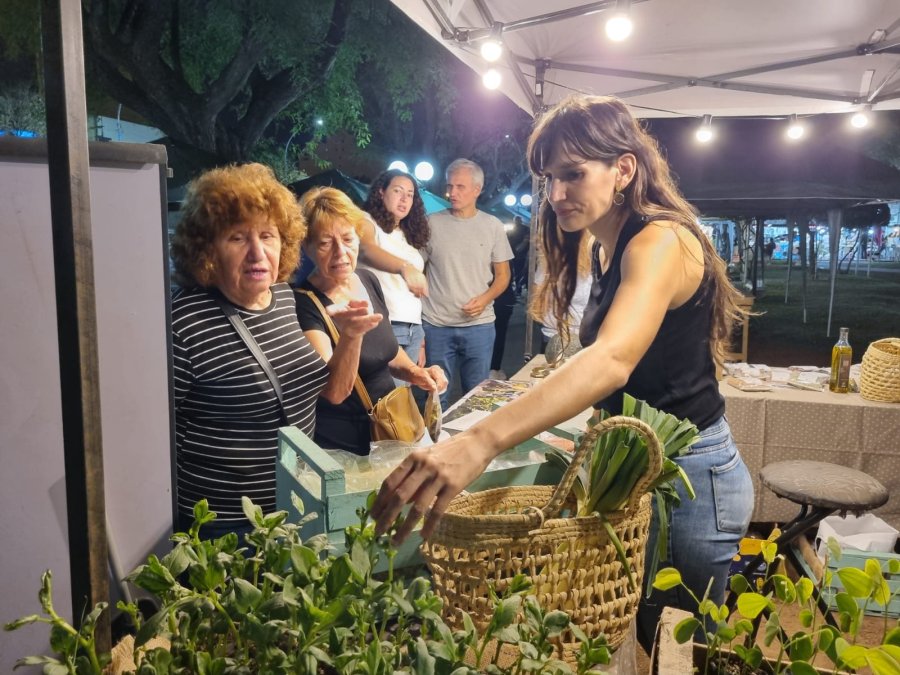 FERIA DESDE EL ORIGEN. Un espacio que impulsa la producción local, la alimentación saludable y el consumo consciente, vinculando a los emprendedores verdes con la comunidad.