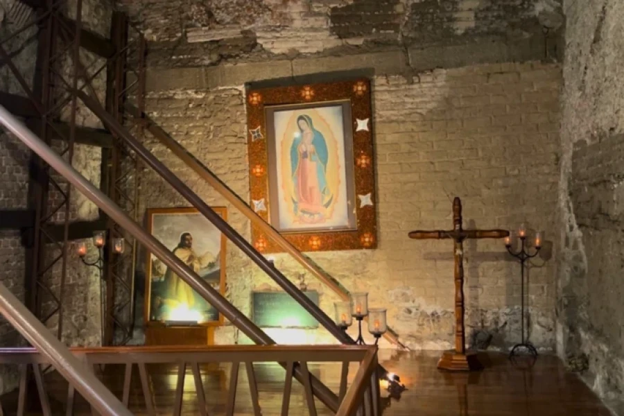Rastros de la primera ermita donde se resguardó la imagen de la Virgen de Guadalupe dentro de la Antigua Parroquia de Indios.