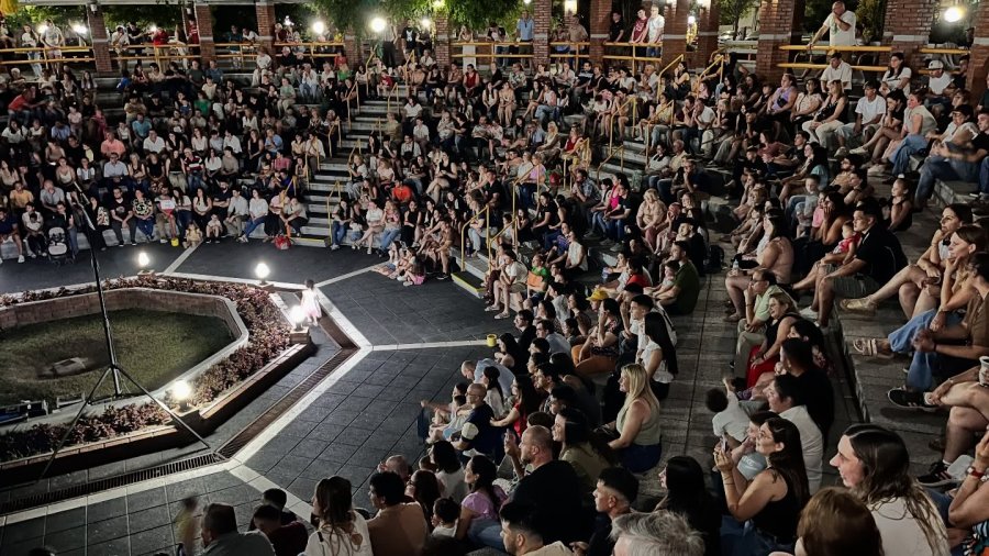 El numeroso público que acompañó la realización.