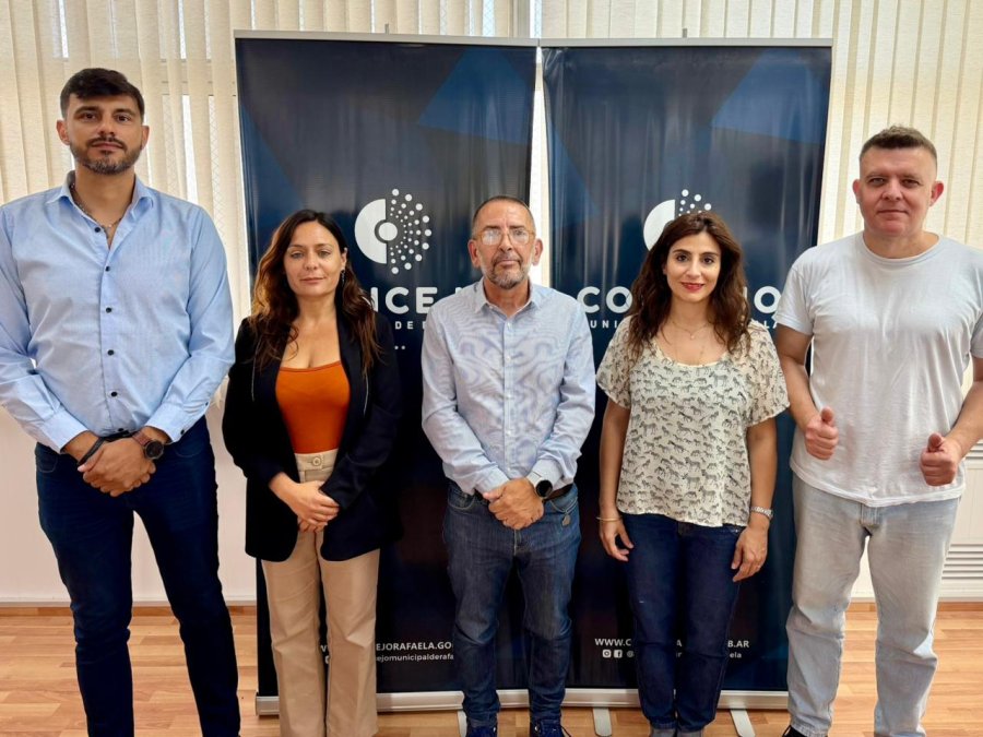 Los concejales que hoy prestar&aacute;n juramento, Maximiliano Postovit, Valeria Soltermam, Juan Scavino, Milagros Zafra y Fabricio Dellasanta. (PRENSA CONCEJO)