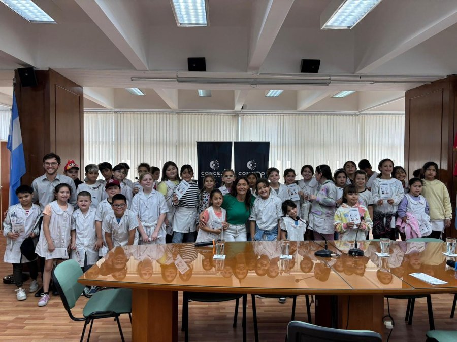 El Concejo Municipal mantiene sus puertas abiertas para la visita de delegaciones escolares que buscan conocer cuál es la tarea que cumplen los ediles.