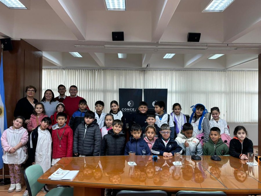 Alumnos de escuelas primarias realizan constantemente visitas al Concejo Municipal. (FOTO PRENSA CONCEJO)