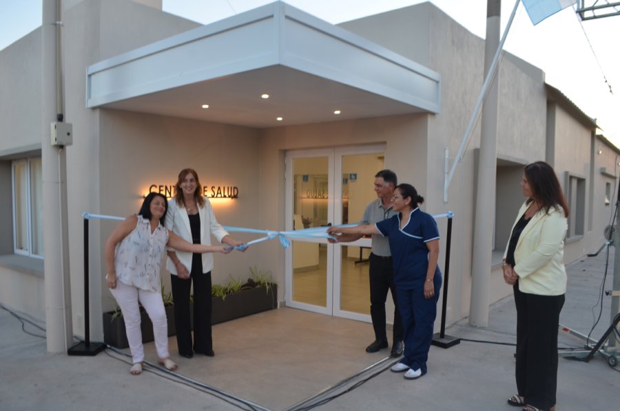 Corte de cintas, tradicional ceremonia con la que quedó habilitada la obra.