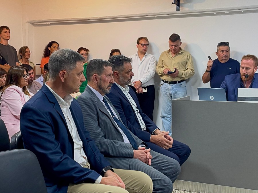 Fernando Cattaneo, José Delmastro y Sebastián Nicolau  esperando el momento de jurar.